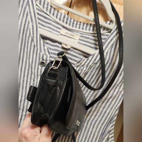 Wilson's Pelle Studio Black Leather Crossbody Wristlette Bag - Picture 15 of 16